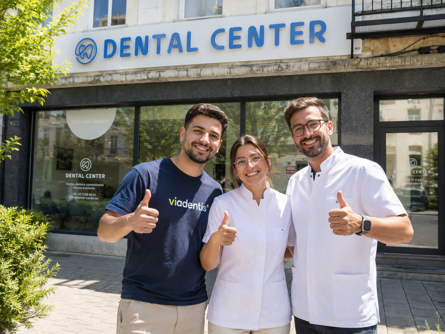 L'équipe Viadentis devant le Dental Center à Charleroi